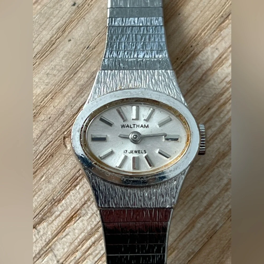 Waltham 17 Jewels Rare Vintage Mechanical Ladies Watch Stainless Dial Bracelet
